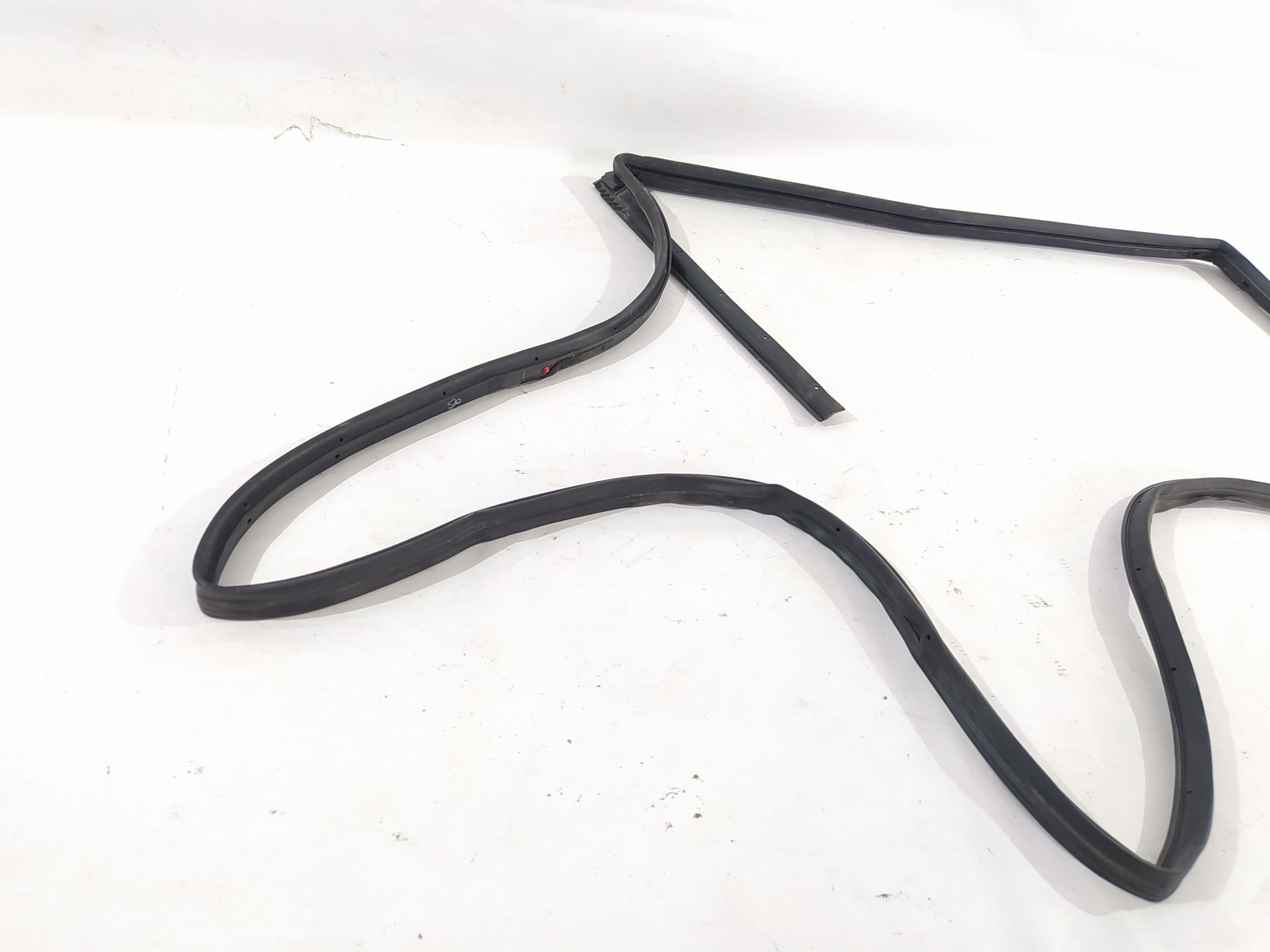 Altima Ущільнювач двері задньої правої Nissan Altima 2013-2018 828309HS0B Nissan Altima 2