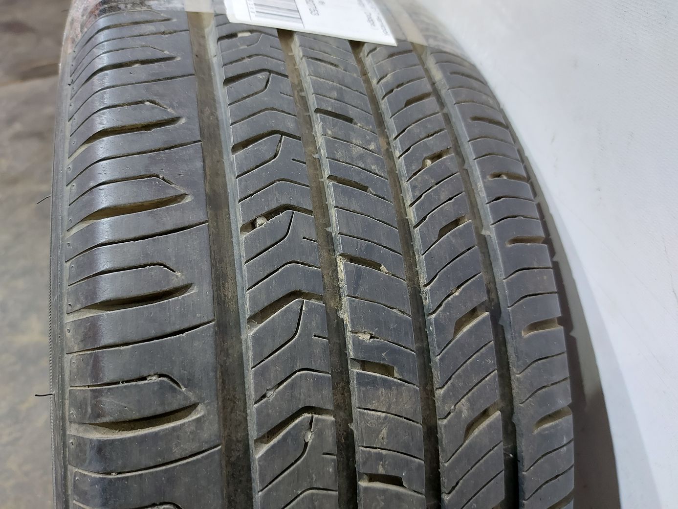 Всесезонные шины Гума Hankook Kinergy 235/60R17 ( Dodge ) 19