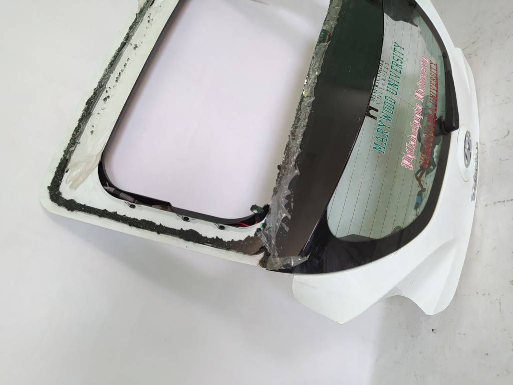 Veloster turbo Крышка багажника Hyundai Veloster Turbo 2011-2014 737002V013 Hyundai Veloster Turbo 2