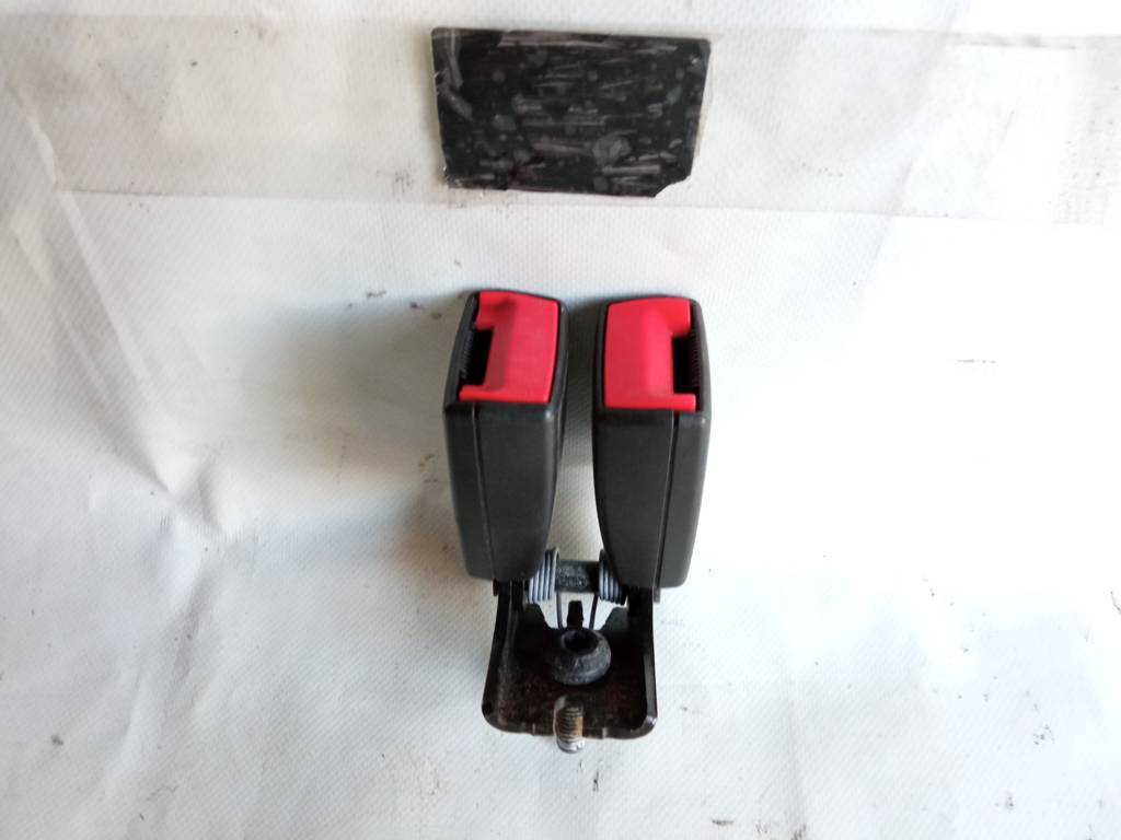 Fusion. Засувка ременя (карабін) подвійна центральна задня Ford Fusion 2013-2016 HG9Z5460044AL Ford Fusion