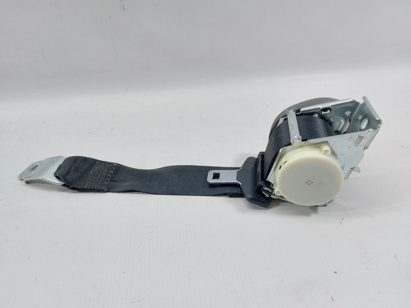 Fiesta Ремінь безпеки задній центральний Ford Fiesta 2014-2019 BE8Z54611B66AA Ford Fiesta 2