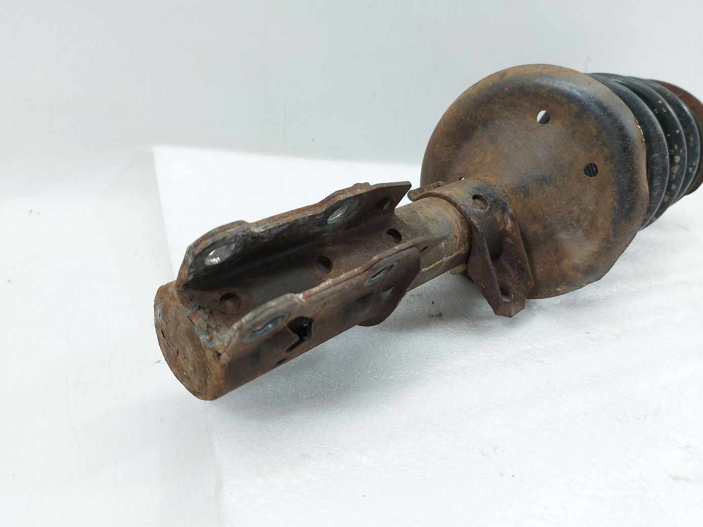 Hhr Стійка амортизатора передня права Chevrolet HHR 2006-2011 20794268 Chevrolet HHR 2