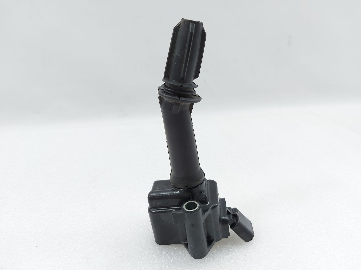 Malibu. Катушка зажигания Chevrolet Malibu 2018 25203537 Chevrolet Malibu