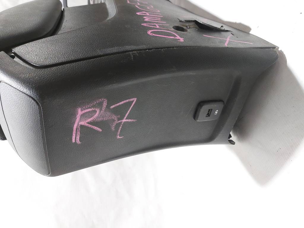 Cruze Консоль центральна Chevrolet Cruze 2016-2017 84037808 Chevrolet Cruze 10 Cruze Консоль центральна Chevrolet Cruze 2016-2017 84037808 Chevrolet Cruze 10