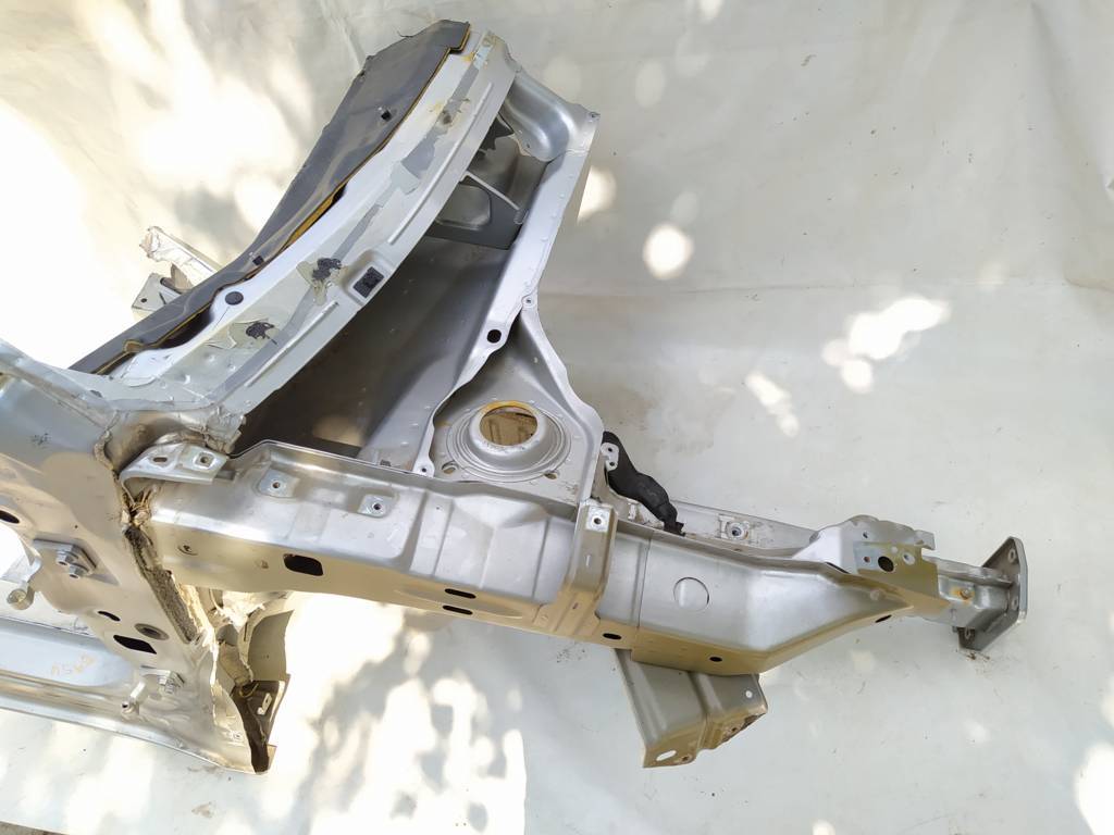 Dart Чверть передня права зі склянкою Dodge Dart 2013-2019 68105062AB Dodge Dart 21