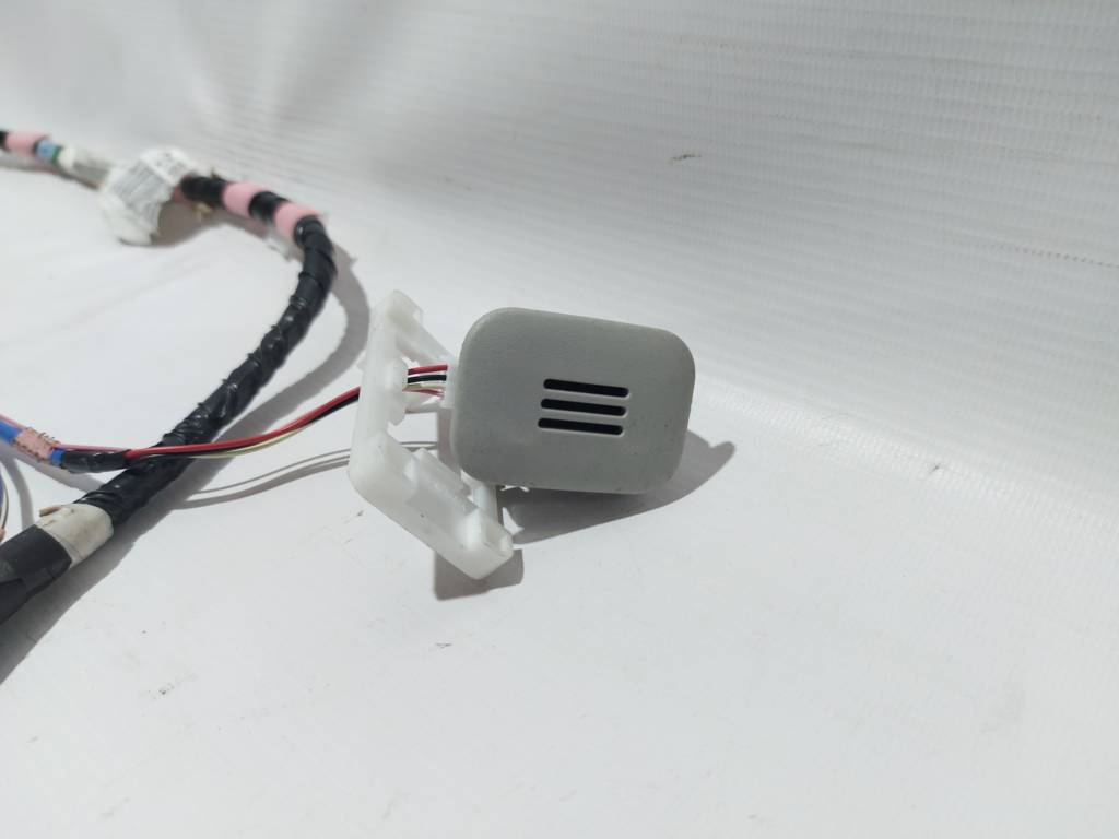 Prius c Проводка крыши (громкоговоритель) Toyota Prius C 2012 8217152570 Toyota Prius C 2