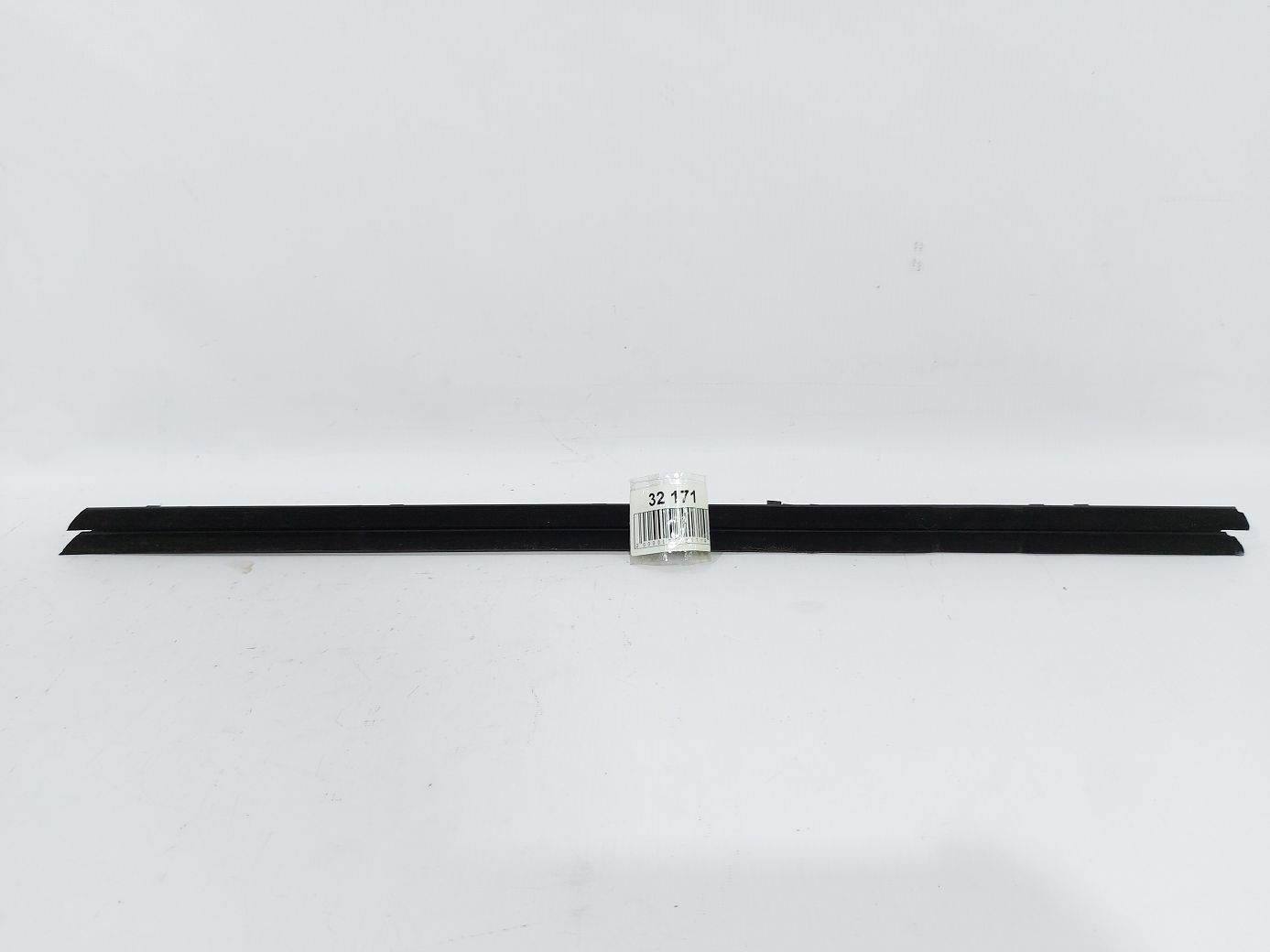 Cooper. Ущільнювальна гумка скла двері передньої лівої внутрішня Mini Cooper 2011-2016 51339800545 Mini Cooper