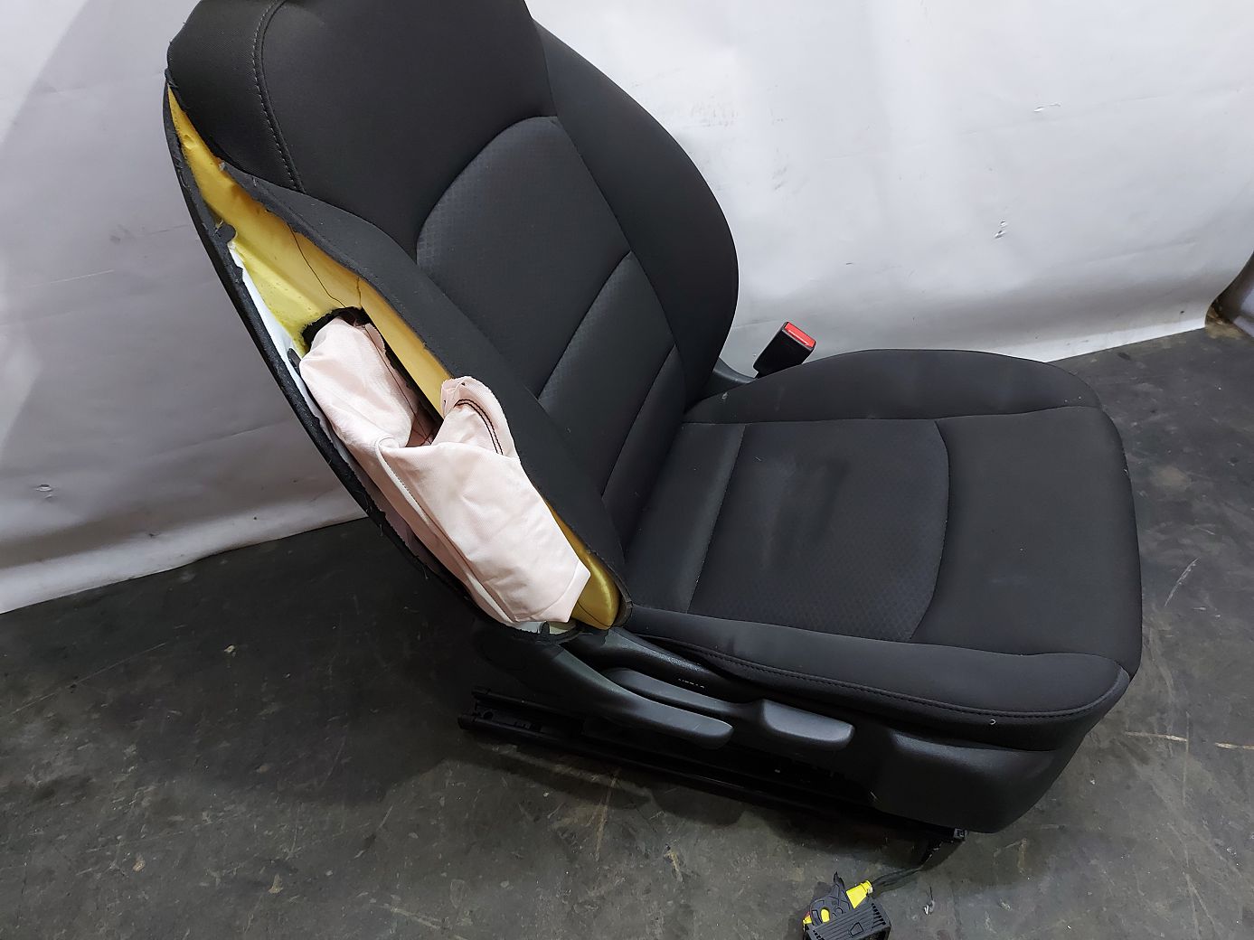 Malibu Сидіння пасажирське (ганчірка, чорне) Chevrolet Malibu 2018 84232634 Chevrolet Malibu 4