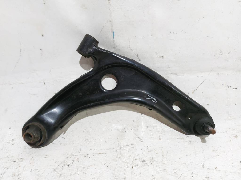 Prius c. Рычаг передний нижний правый Toyota Prius C 2007-2019 4806859145 Toyota Prius C