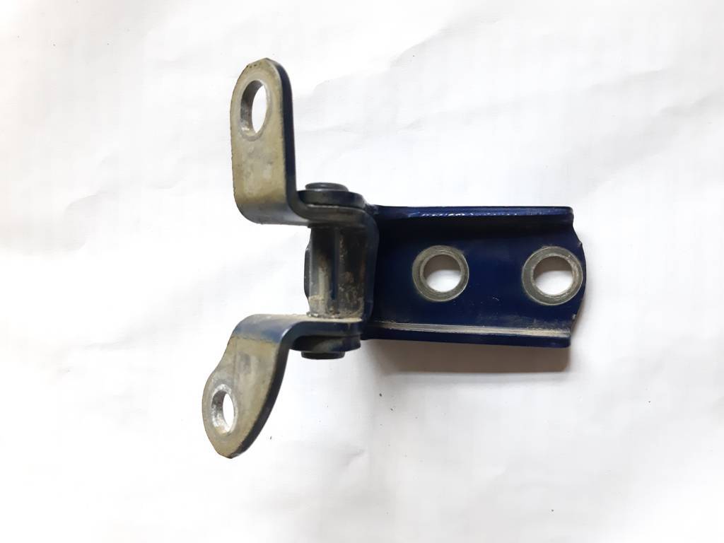 Camry. Петля двери задней правой нижняя Toyota Camry 2003-2019 6877002050 Toyota Camry