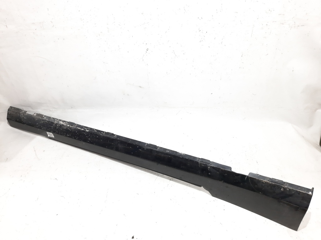 Camaro. Накладка переднього порогу правий Chevrolet Camaro 2010-2015 92193322 Chevrolet Camaro