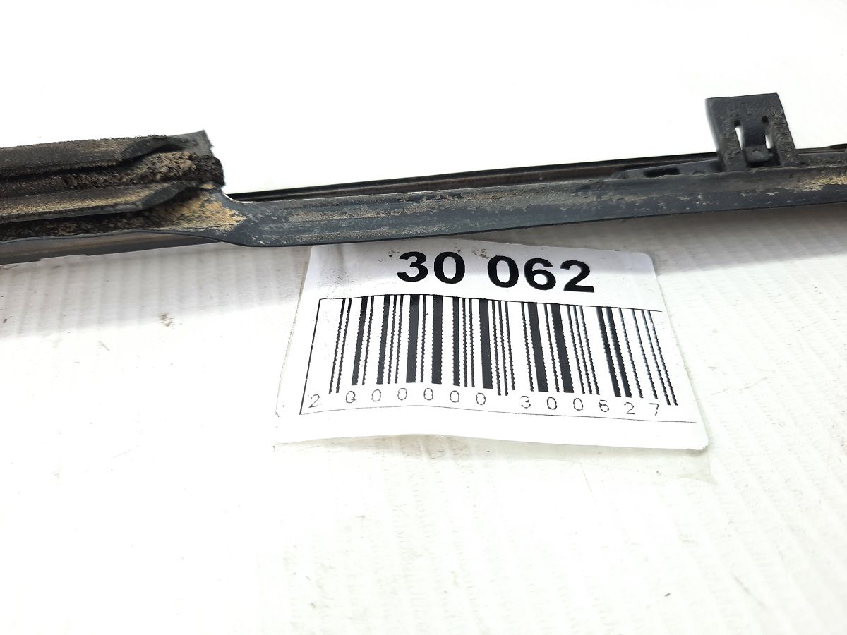 Sentra Ущільнювальна гумка скла задньої лівої зовнішня Nissan Sentra 2013-2018 828213SG0A Nissan Sentra 10