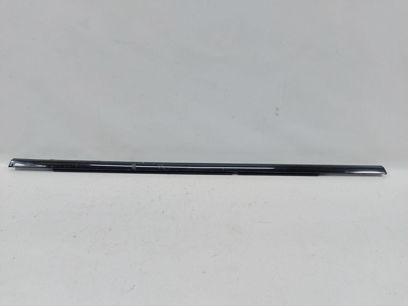 Dart. Ущільнювальна гумка скла двері задньої лівої зовнішня (глянець) Dodge Dart 2013-2016 68085083AD Dodge Dart