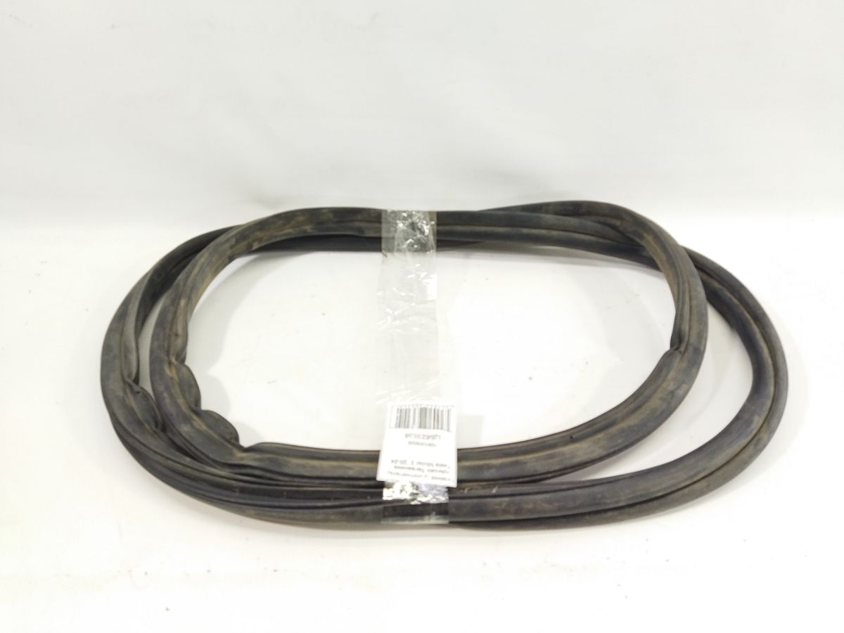 Model 3. Резинка (уплотнитель) крышки багажника Tesla Model 3 2020-2024 109106900E Tesla Model 3