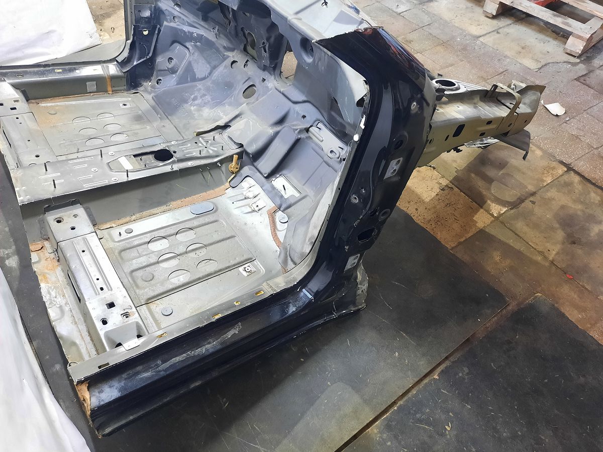 Dart Чверть передня права зі склянкою Dodge Dart 2013-2019 68105062AB Dodge Dart 6