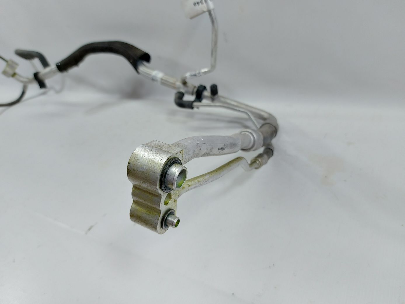 Malibu Трубка кондиціонера із заправним штуцером Chevrolet Malibu 2013 22923531 Chevrolet Malibu 4