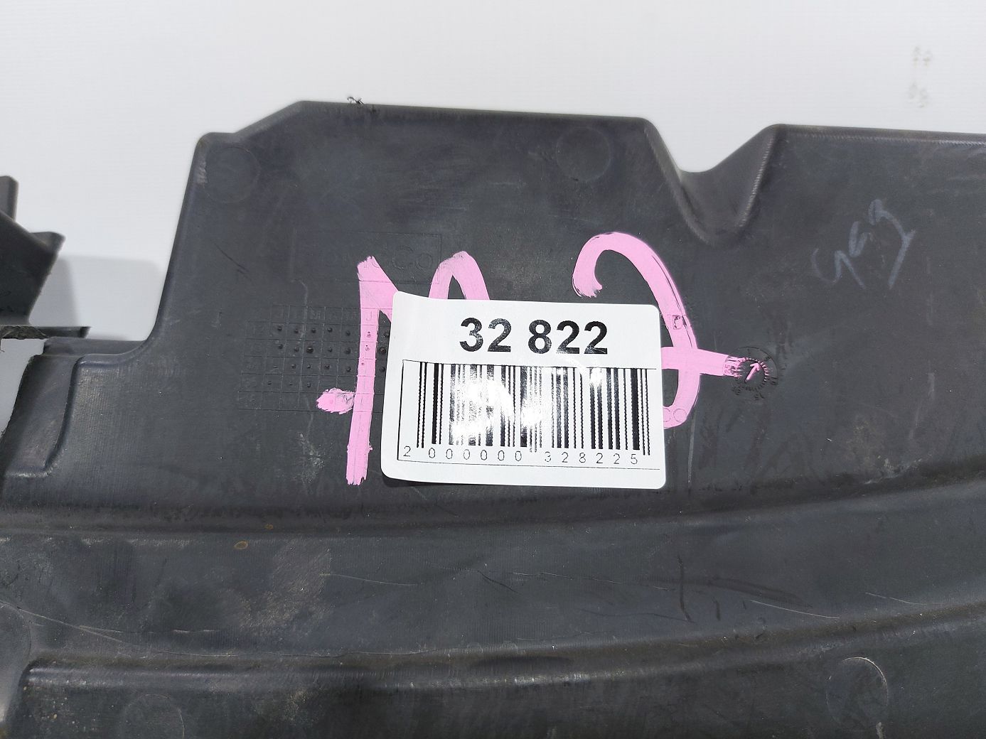 Fiesta sedan Дефлектор радіатора верхній Ford Fiesta sedan 2014-2019 D2BZ58001A04A Ford Fiesta sedan 7