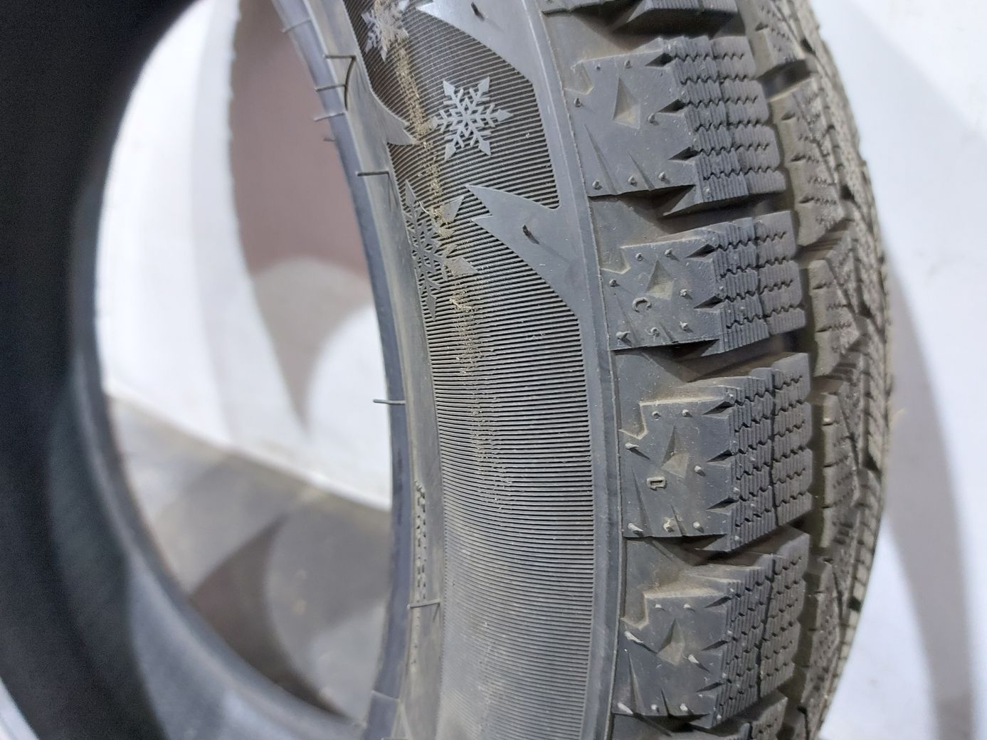 Зимние шины Гума APlus A506 185/55R16 8