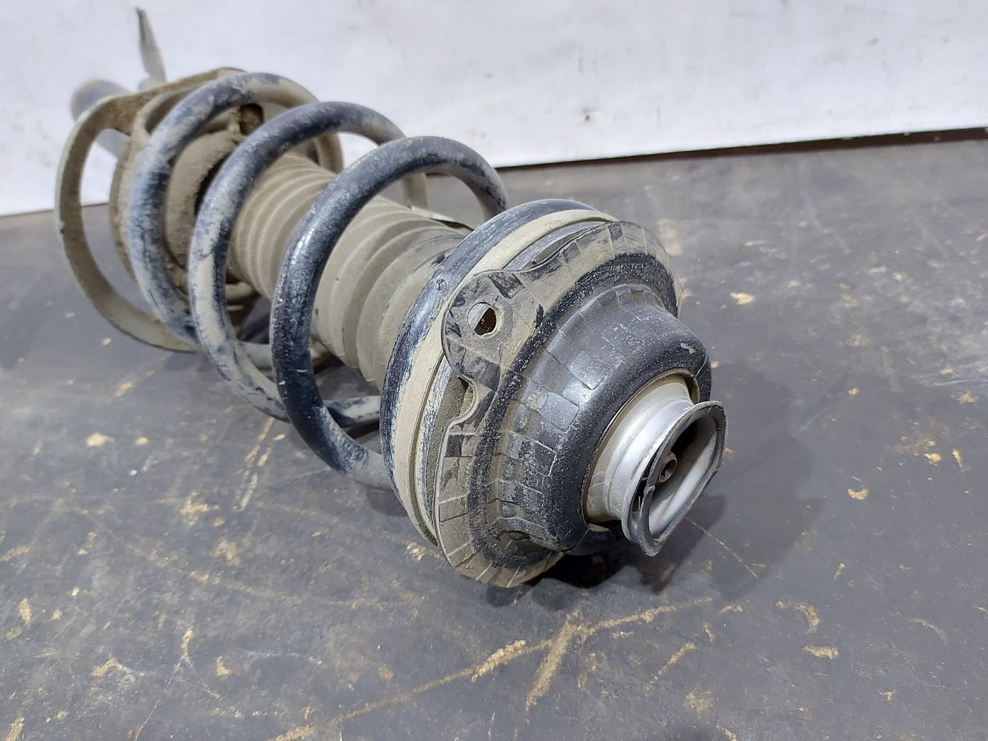 200 limited Стійка амортизатора передня ліва Chrysler 200 Limited 2015-2017 4877693AE Chrysler 200 Limited 2