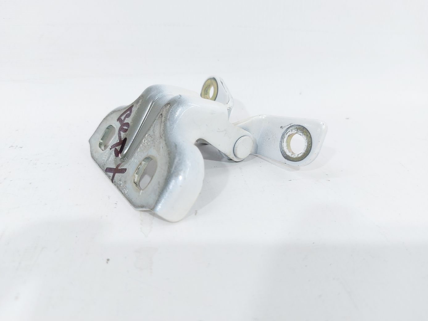 Volt Петля двері задньої правої нижня Chevrolet Volt 2011-2019 13501716 Chevrolet Volt 3