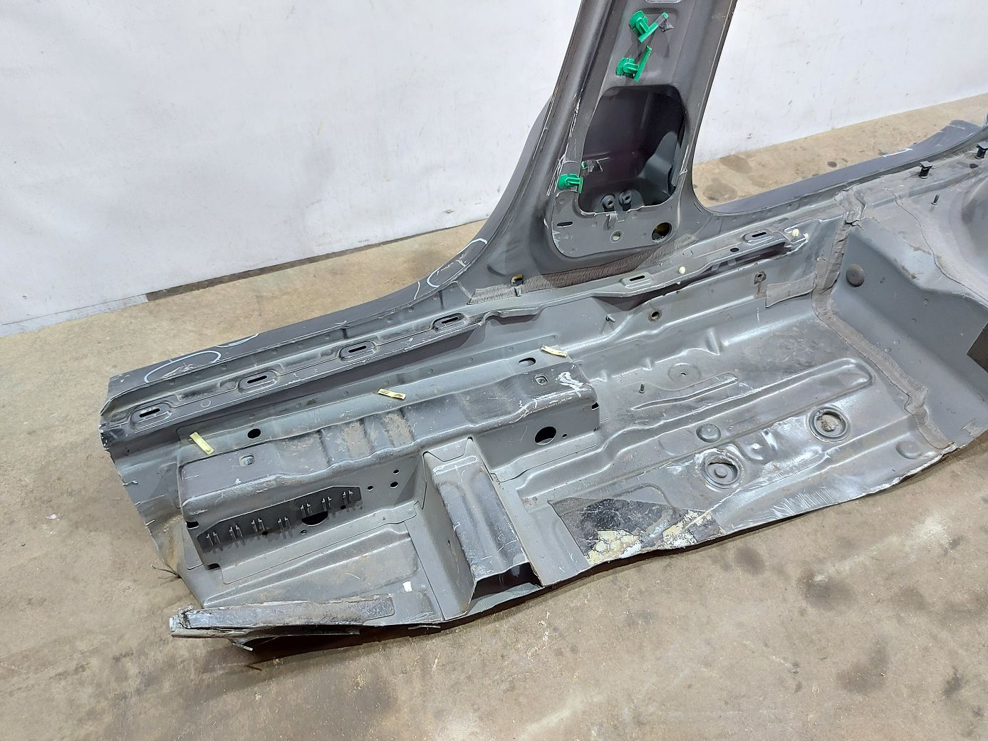 Passat s Стійка центральна права (метал) Volkswagen Passat S 2012-2019 561809606A Volkswagen Passat S 11