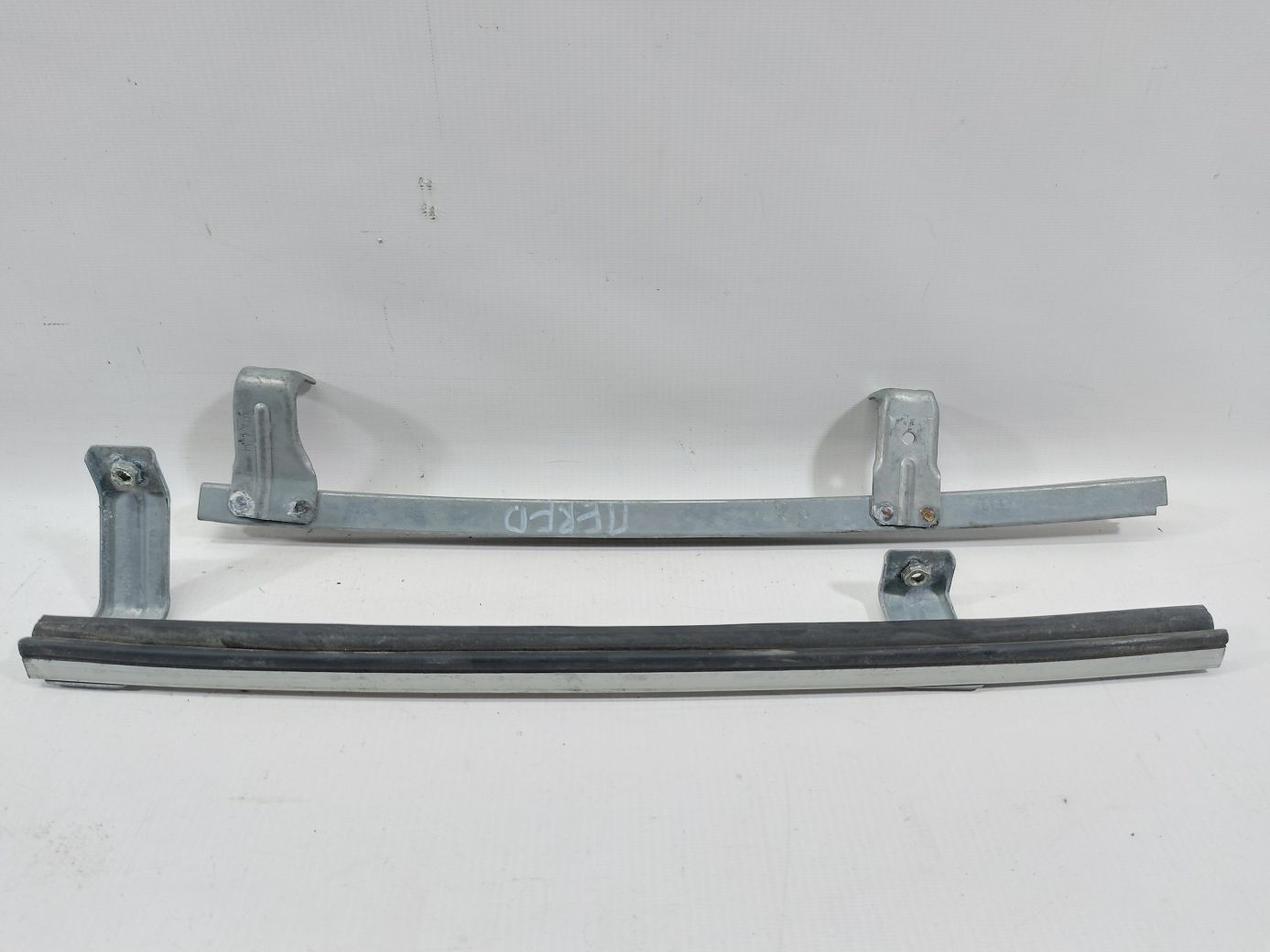 Versa note. Направляющая стекла двери передней левой (салазка) Nissan Versa Note 2014-2019 802153VA0A Nissan Versa Note