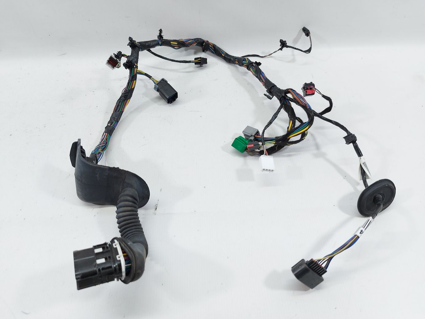 Fiesta. Проводка двери передней левой Ford Fiesta 2018 H2BT14A584AEB Ford Fiesta