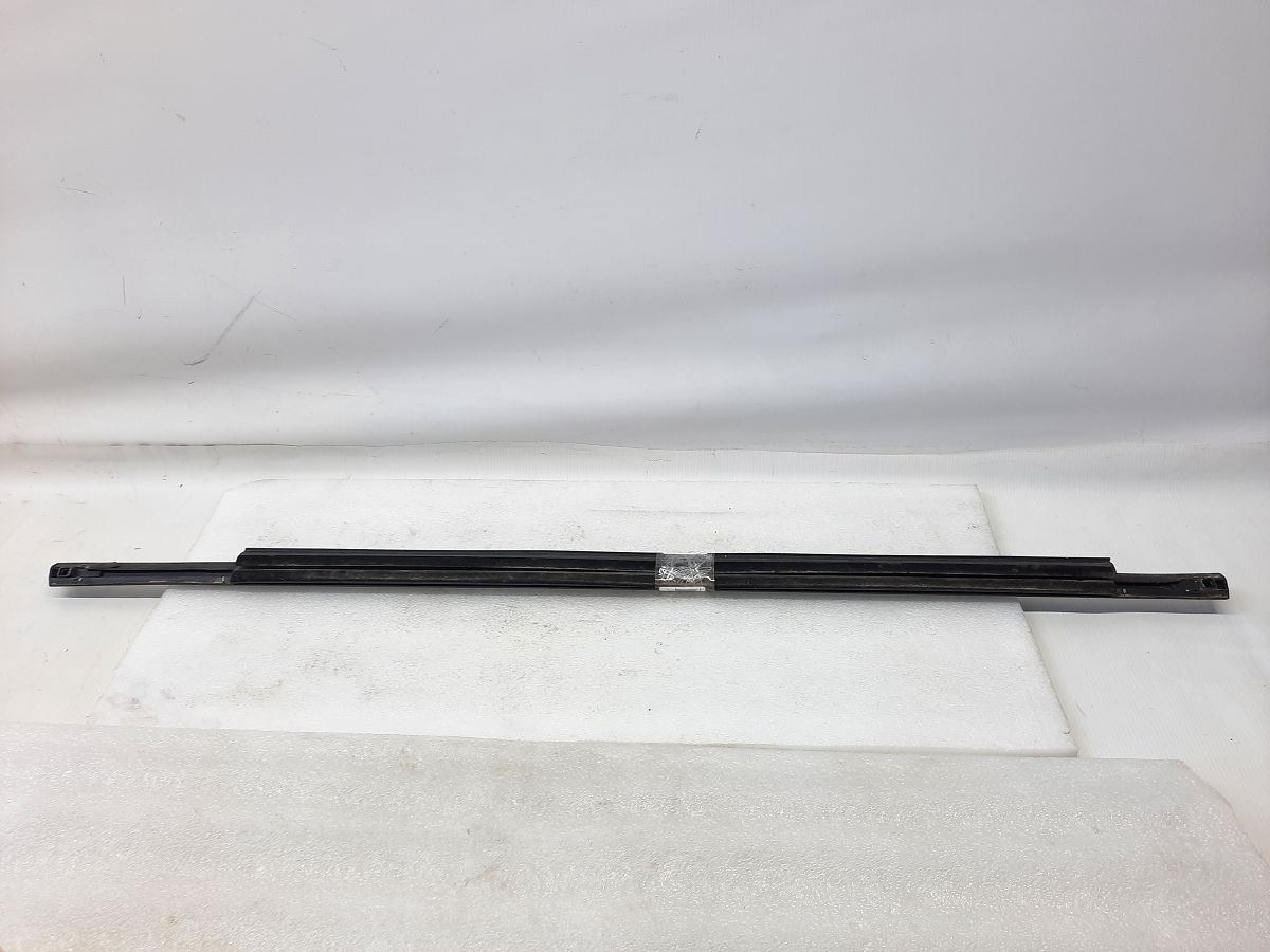 Journey. Ущільнювач скла зовнішній двері задньої правої Dodge Journey 2009-2020 5076858AJ Dodge Journey