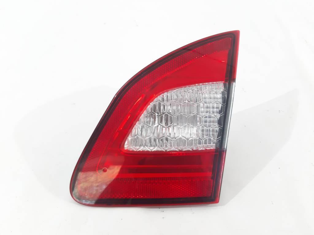 Fiesta sedan Ліхтар кришки багажника правий Ford Fiesta sedan 2011-2013 BE8Z15500A Ford Fiesta sedan 7