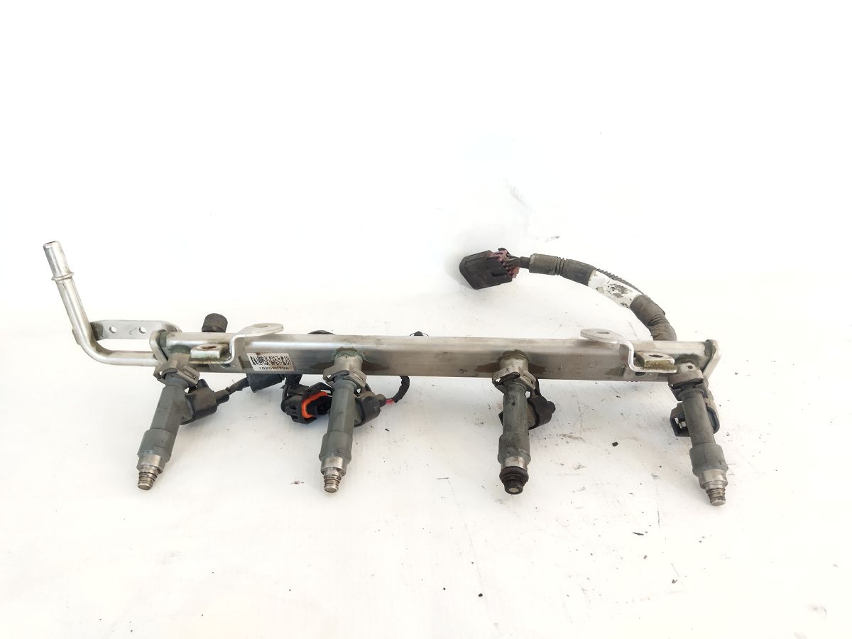 Hhr. Топливная рампа с форсунками Chevrolet HHR 2007-2011 12613162 Chevrolet HHR