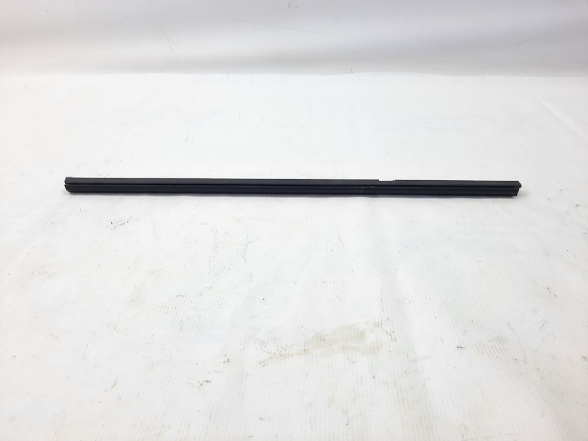 Patriot. Ущільнювальна гумка скла двері задньої лівої внутрішня Jeep Patriot 2007-2017 5067751AB Jeep Patriot