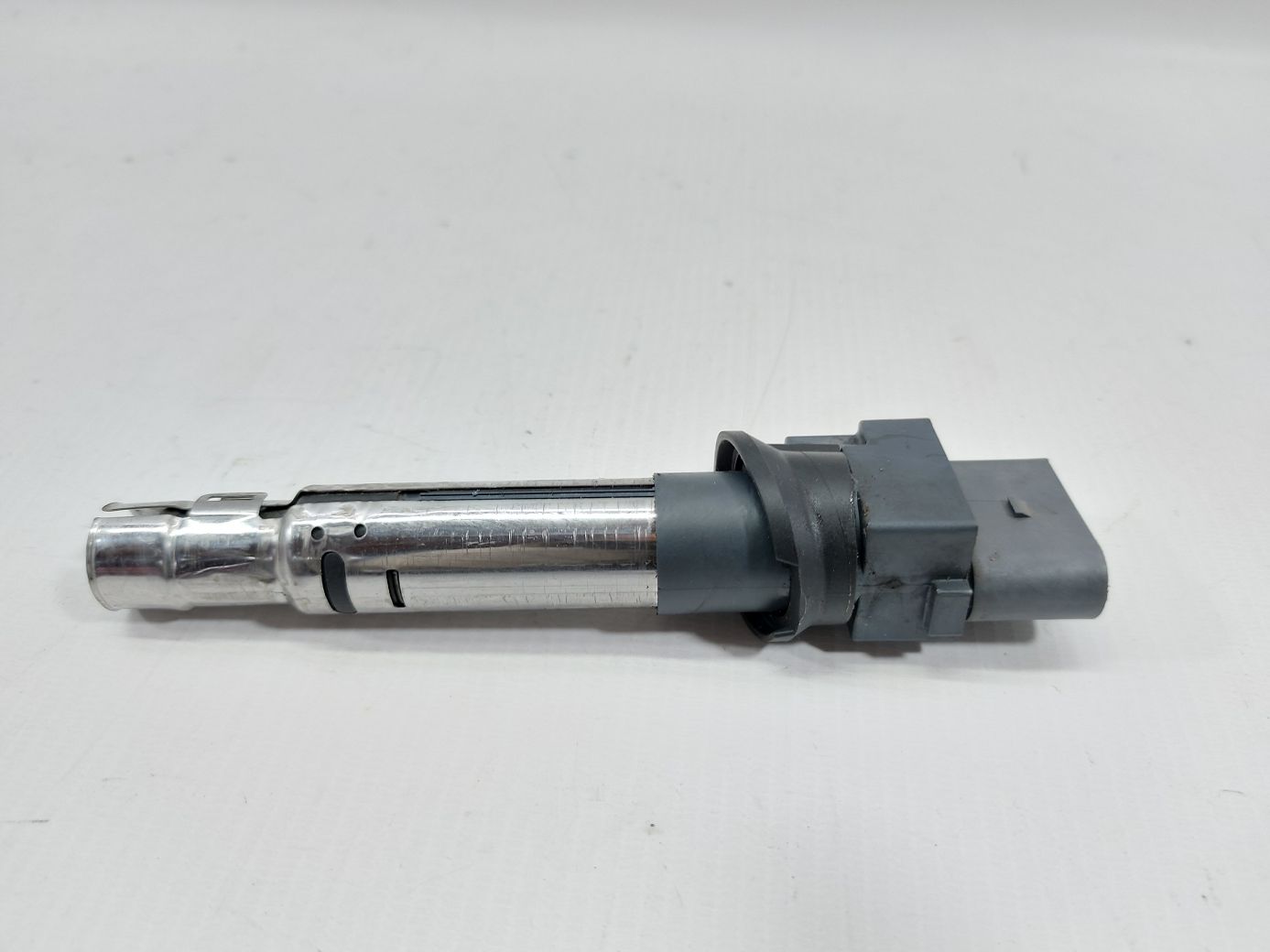 Passat. Катушка зажигания Volkswagen Passat 2008-2018 022905715E Volkswagen Passat