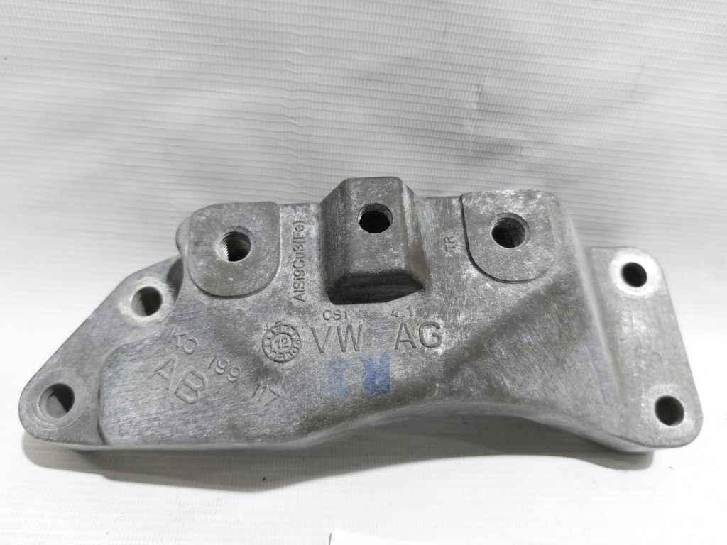 Passat s Кронштейн подушки двигателя левый Volkswagen Passat S 2005-2019 1K0199117AB Volkswagen Passat S 2