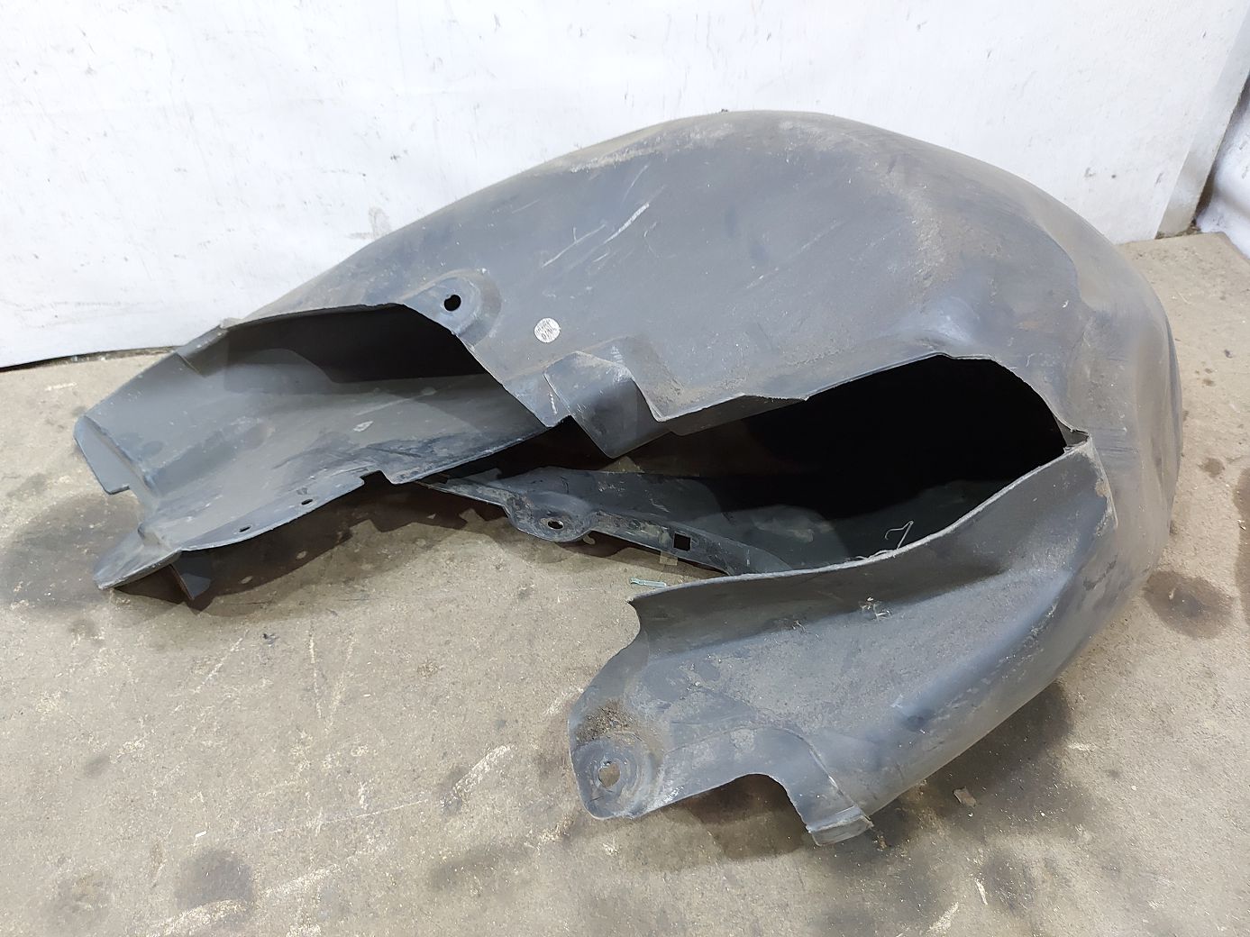 207d (310 d) Підкрилок задній правий Mercedes-Benz W211 Mercedes-Benz 207D (310D) 2003-2009 2116901830 MERCEDES-BENZ Mercedes-Benz 207D (310D) 4