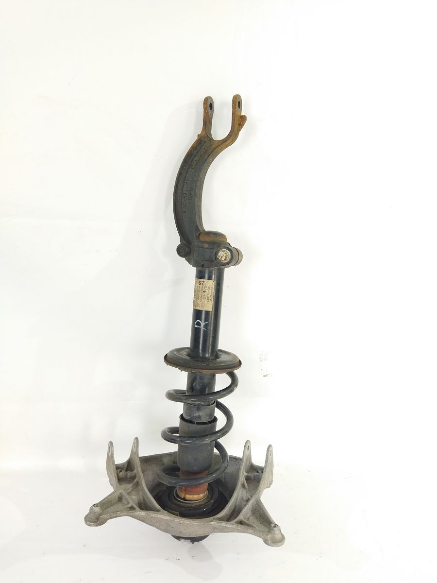 A4. Стійка амортизатора передня ліва/(права) Audi A4 2013-2016 8K0413031BA Audi A4