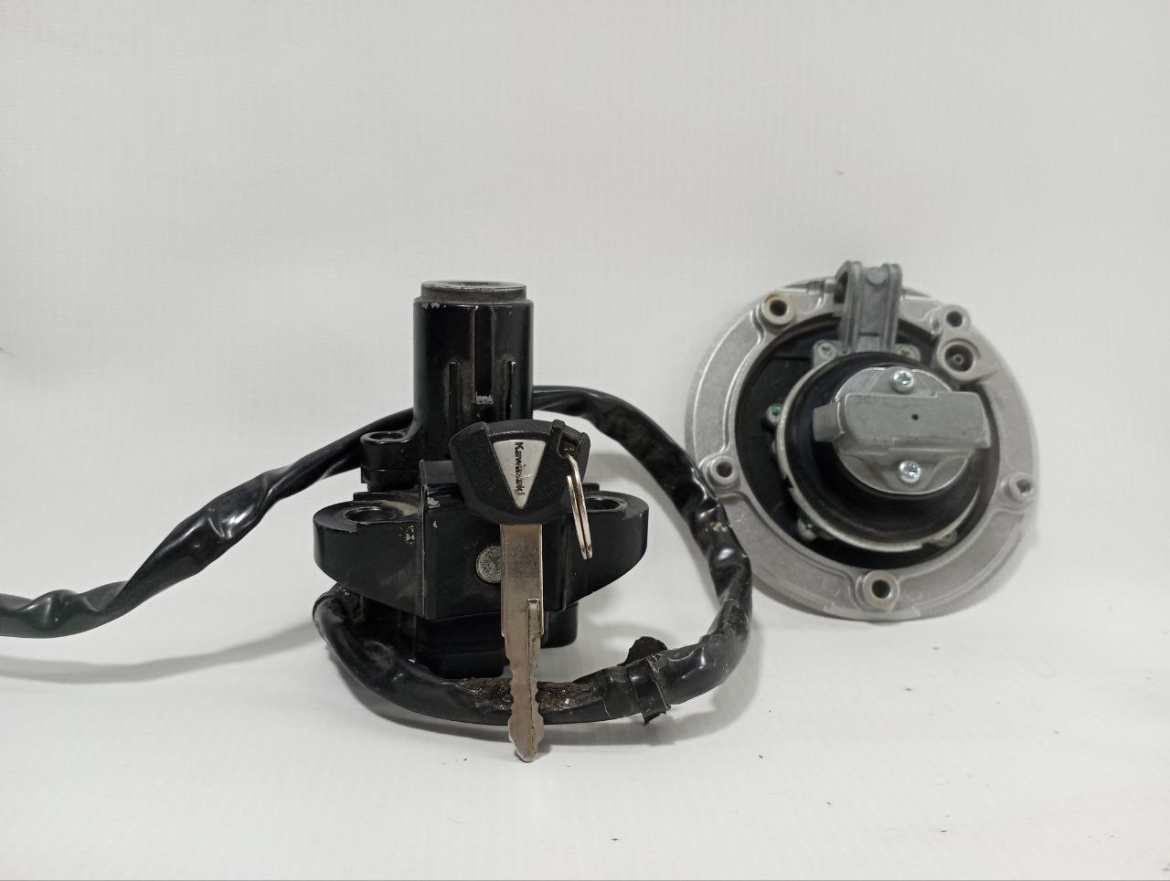 En-650d Замок запалювання в колі з кришкою паливного бака Kawasaki EN-650 D 2017 270050595 Kawasaki EN-650 D 4