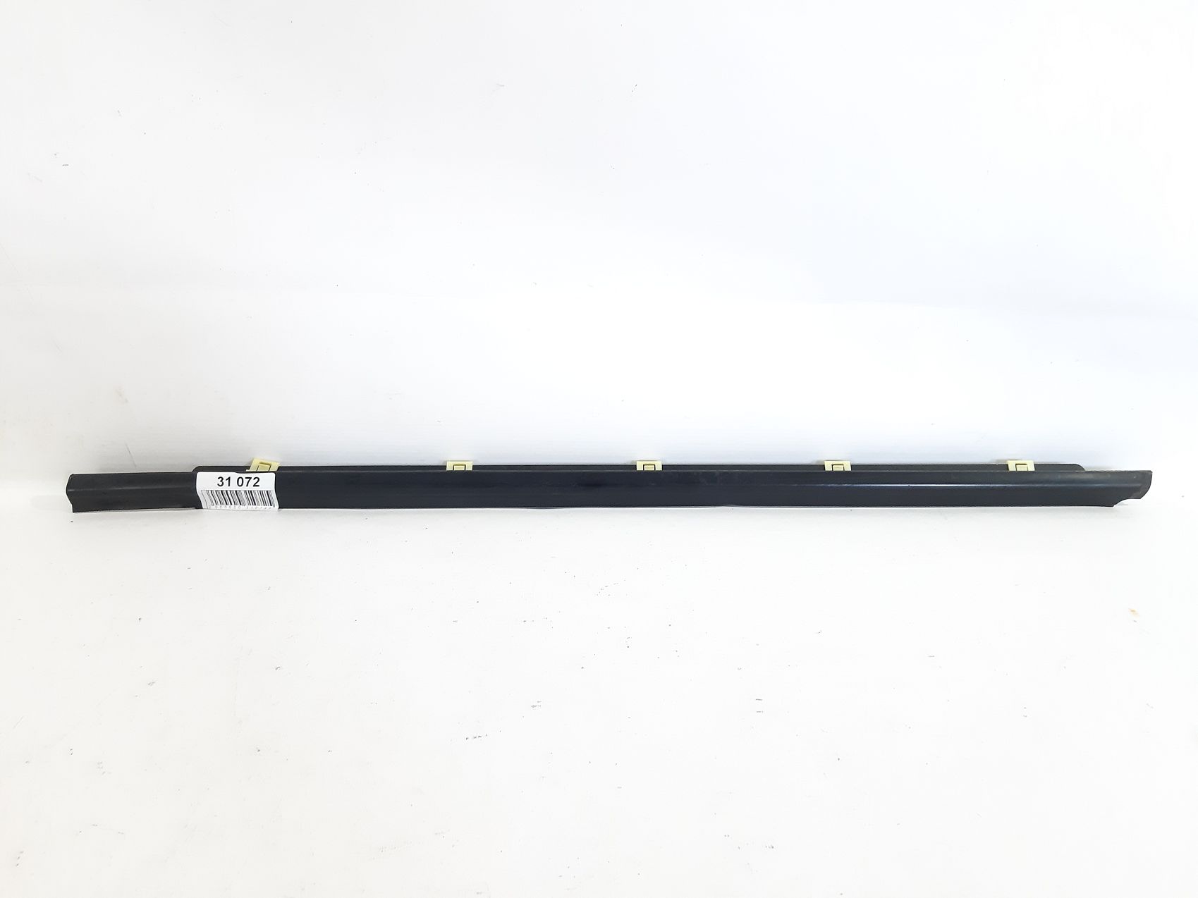 Soul. Уплотнитель стекла двери передней левой наружной нижний Kia Soul 2014-2019 82210B2000 Kia Soul