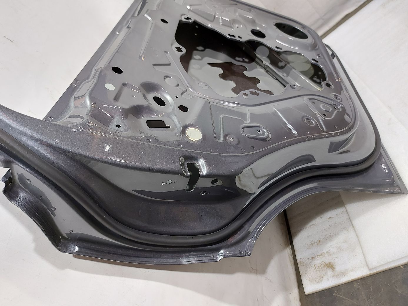 Двери Дверь задняя левая (темно-серая) Volkswagen 12D833055 Volkswagen ID.6 10 Двери Дверь задняя левая (темно-серая) Volkswagen 12D833055 Volkswagen ID.6 10