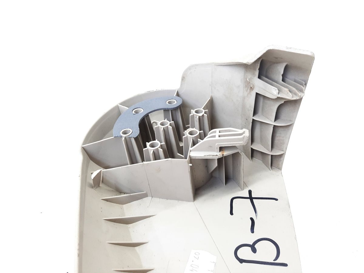 7 series Накладка переднього сидіння збоку права BMW 7 2012 52109168212 BMW 7 3