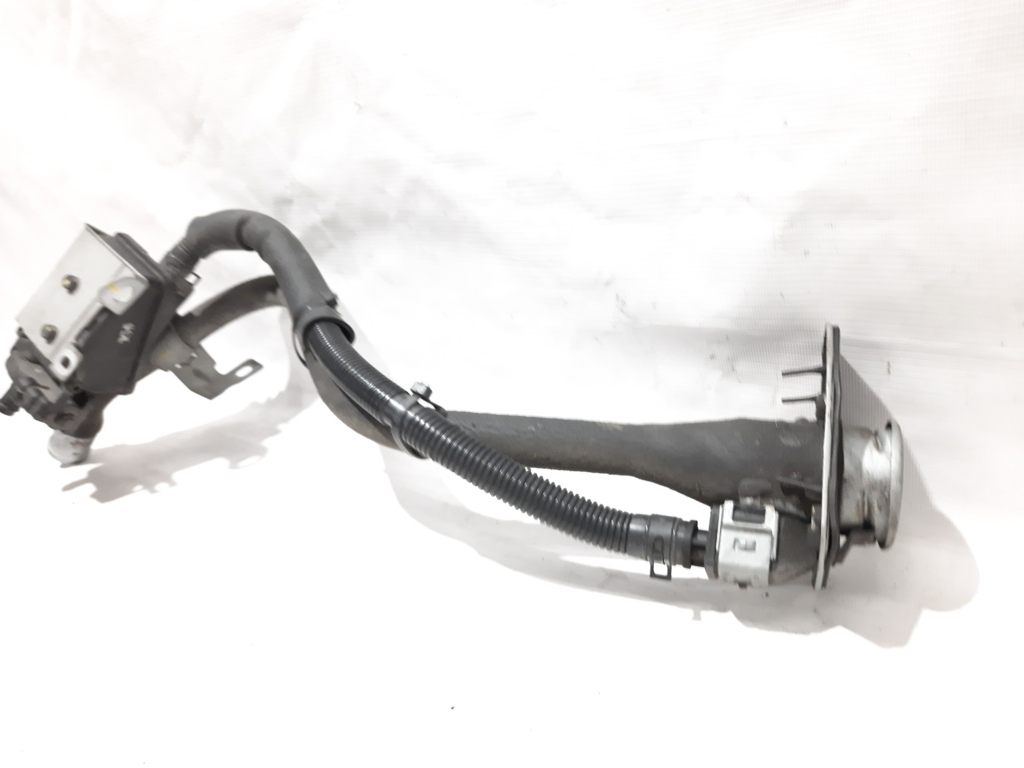 Cadenza Заливна горловина Kia CADENZA 2014-2016 310303R500 Kia CADENZA 6