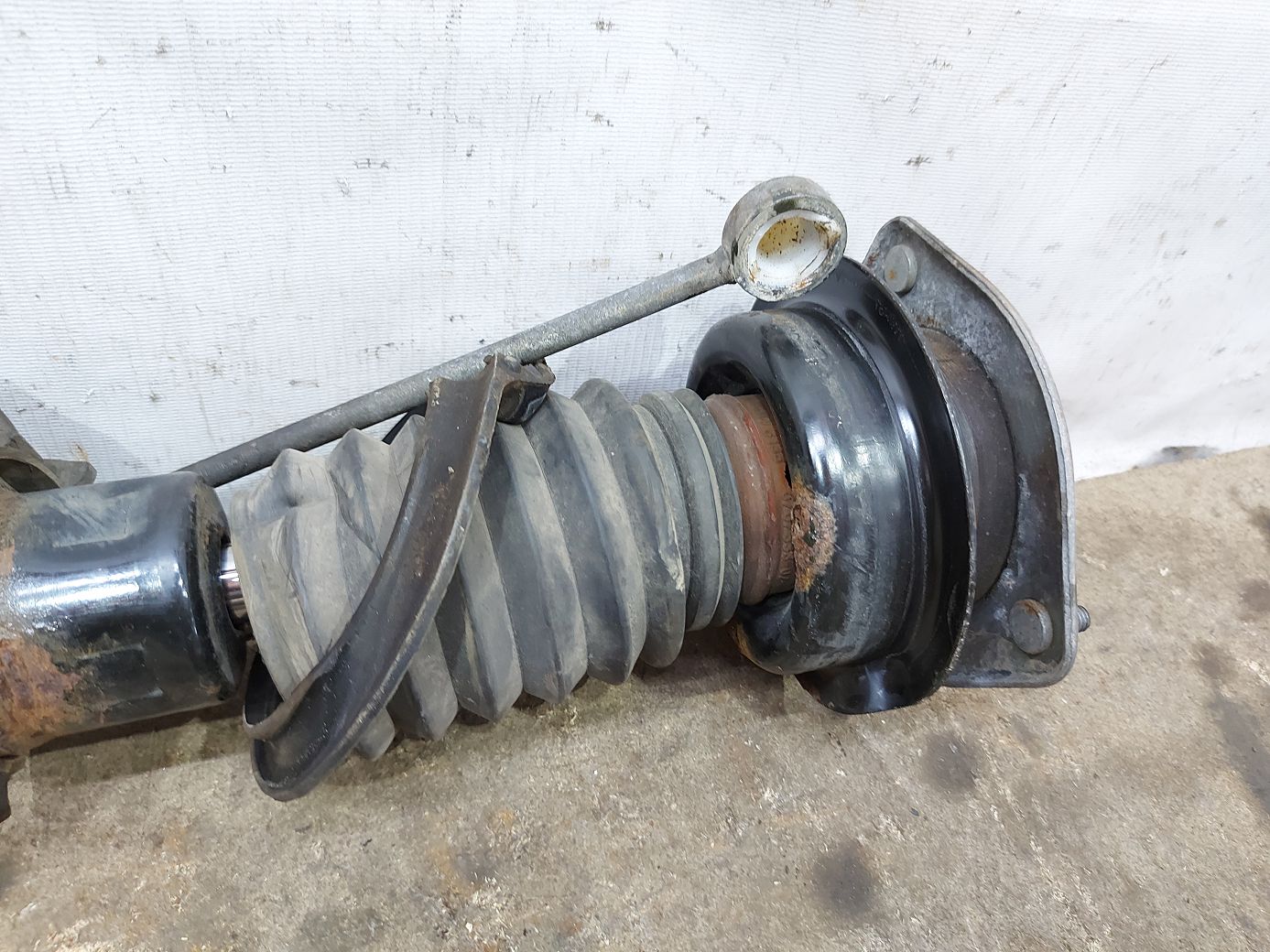 Cooper countryman Стойка амортизатора передняя правая Mini Cooper Countryman 2011-2016 31309813652 Mini Cooper Countryman 2