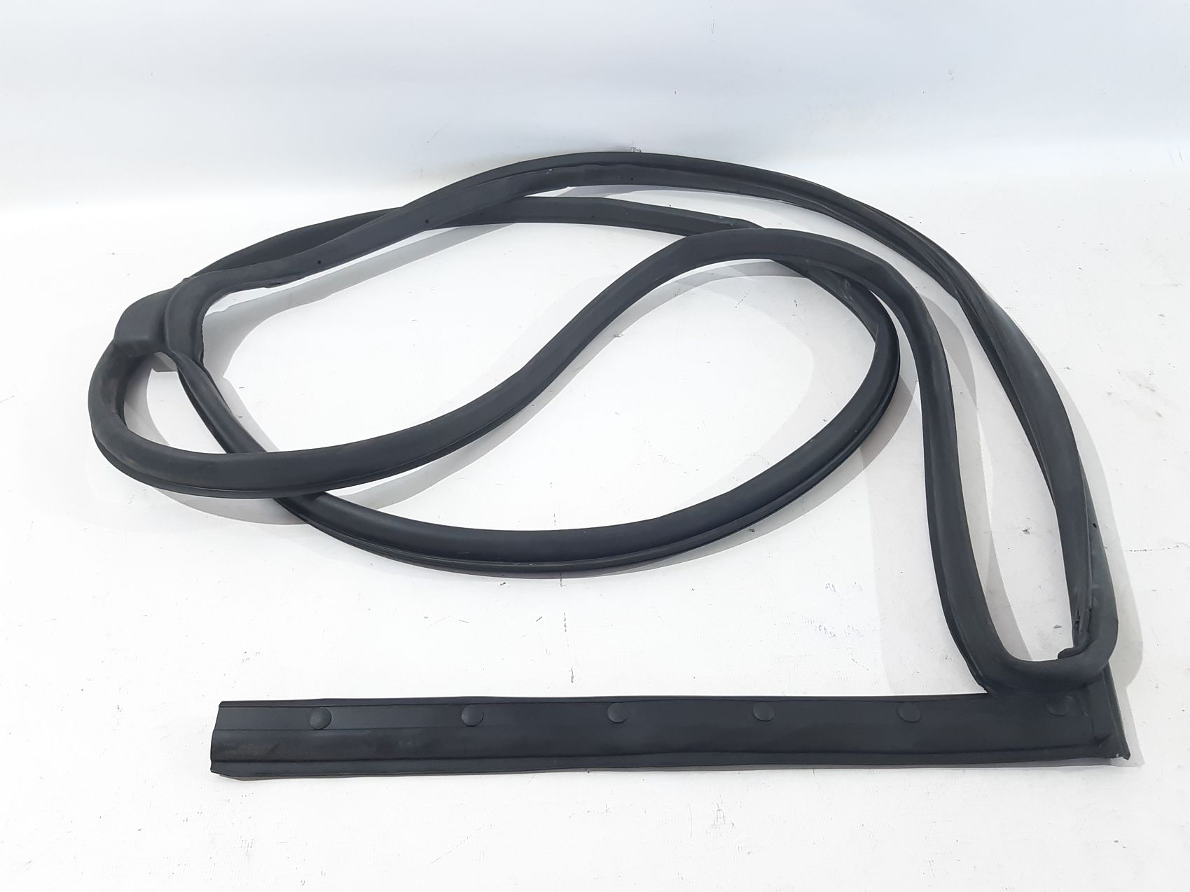 Elantra Ущільнювач двері задньої лівої Hyundai Elantra 2017-2020 83130F3000 Hyundai Elantra 2