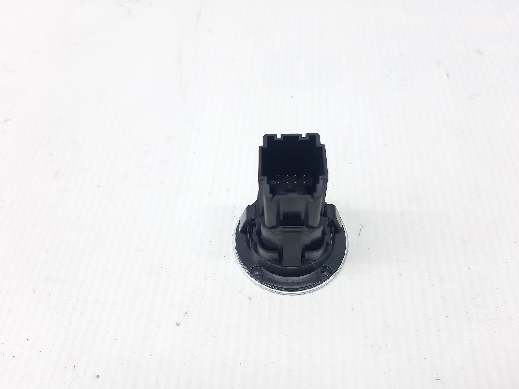 Malibu Кнопка старт-стоп Chevrolet Malibu 2016-2020 84179562 Chevrolet Malibu 5 Malibu Кнопка старт-стоп Chevrolet Malibu 2016-2020 84179562 Chevrolet Malibu 5