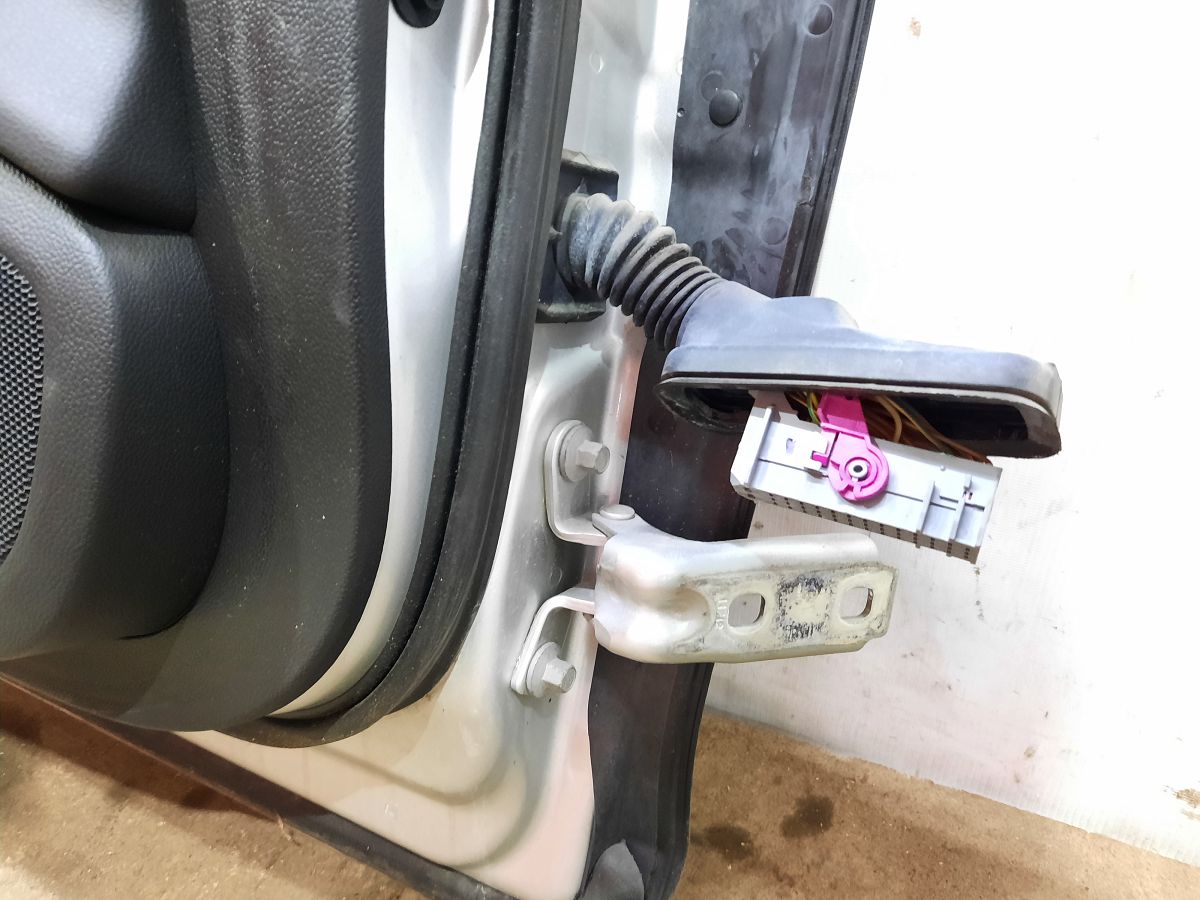 Ats Двері передні ліві Cadillac ATS 2013-2018 84200616 Cadillac ATS 21