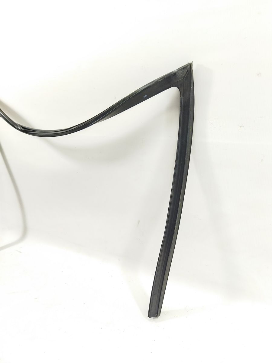 Xf Уплотнитель (направляющая) стекла двери передней правой Jaguar XF 2009-2015 C2Z2824 Jaguar XF 3