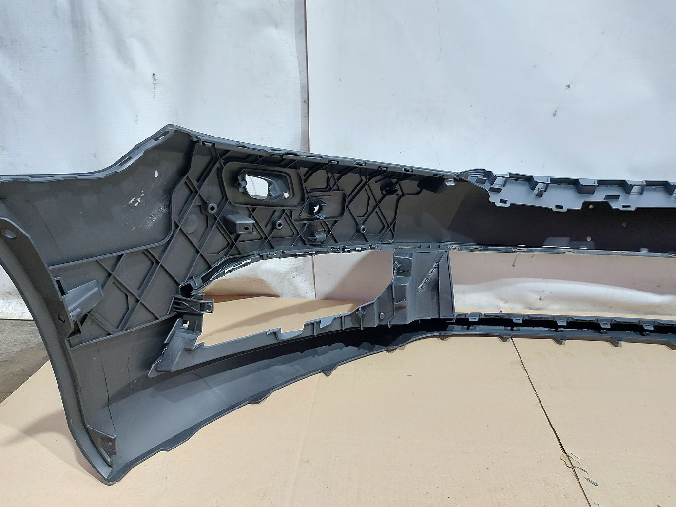 Товары с дефектами Бампер передний (вмятина, сломан угол) Volkswagen Passat CC 2012-2017 3C8807221F Volkswagen Passat CC 10