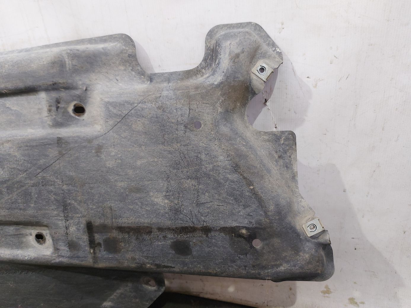 Dart Защита днища центральная левая Dodge Dart 2013-2019 68082725AE Dodge Dart 2