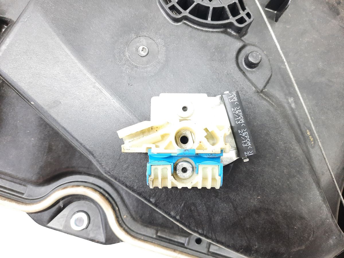 Golf Плита стеклоподъёмника двери передней правой Volkswagen Golf 2010-2014 5K0837462D Volkswagen Golf 3