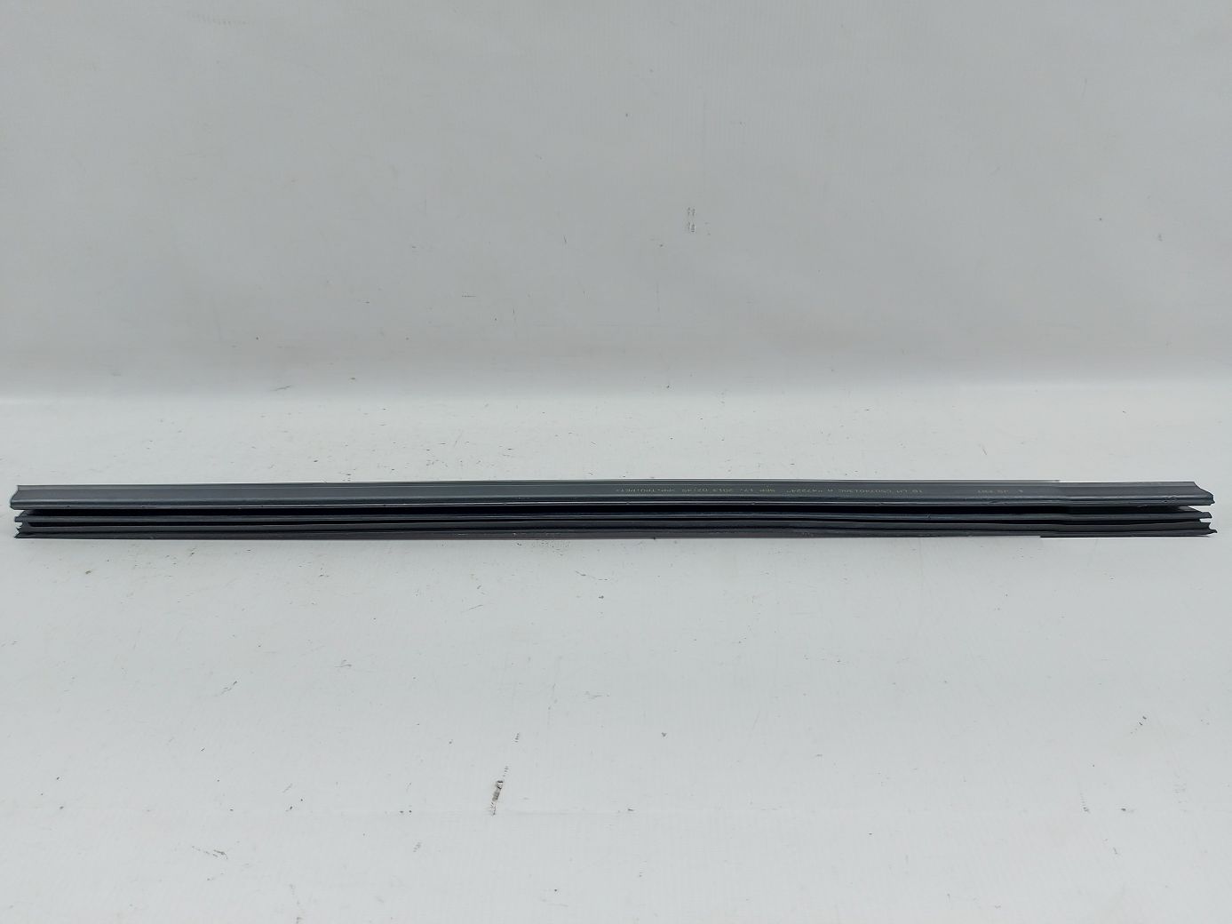 Avenger. Ущільнювальна гумка скла передньої лівої двері внутрішня Dodge Avenger 2008-2014 5074013AC Dodge Avenger