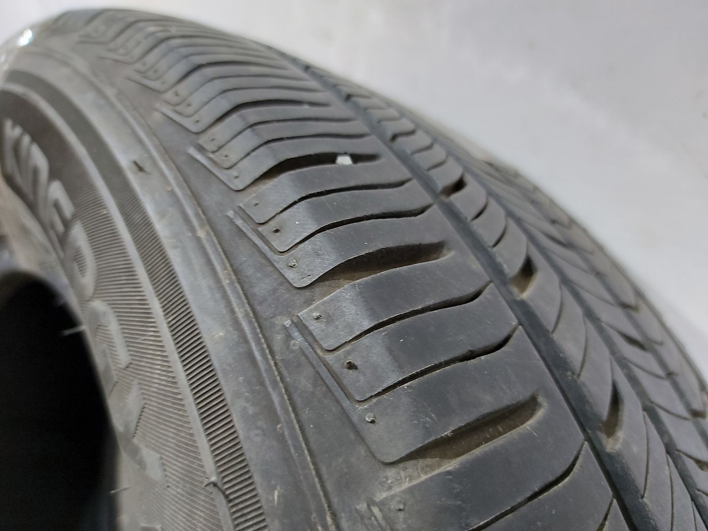 Всесезонные шины Гума Hankook Kinergy 235/60R17 ( Dodge ) 13